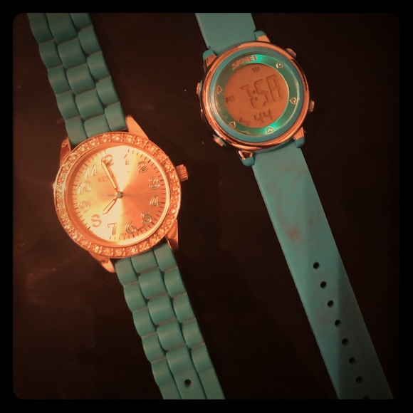 2 nice watches that keep gr8 time with new batt - Picture 1 of 4